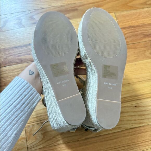 Steve Madden Gold Wedges - Picture 6 of 10